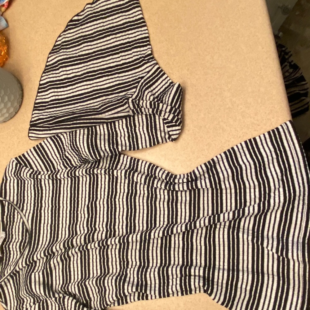 Long sleeve bell sleeve